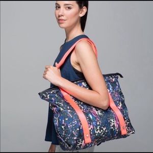 Lululemon Summer Lovin’ Yoga Tote Gym Bag